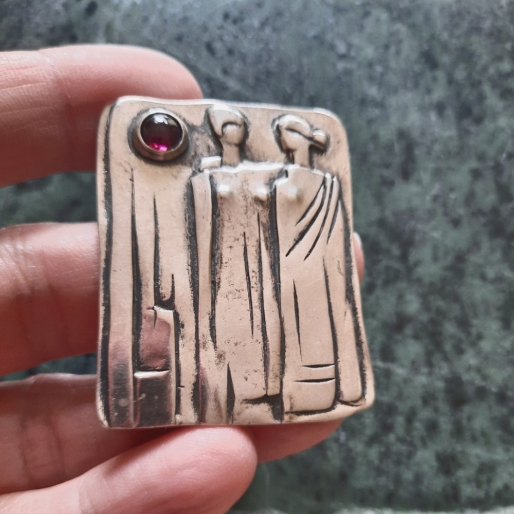 Vintage Greek 1980's Sterling Silver Brooch/Pin.  Classical Female motif, Garnet